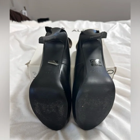 Aldo Black and Bronze Bow Heels - Picture 6 of 6